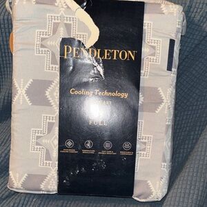 Pendleton Full Sheet Set in Light Gray and White Geometric